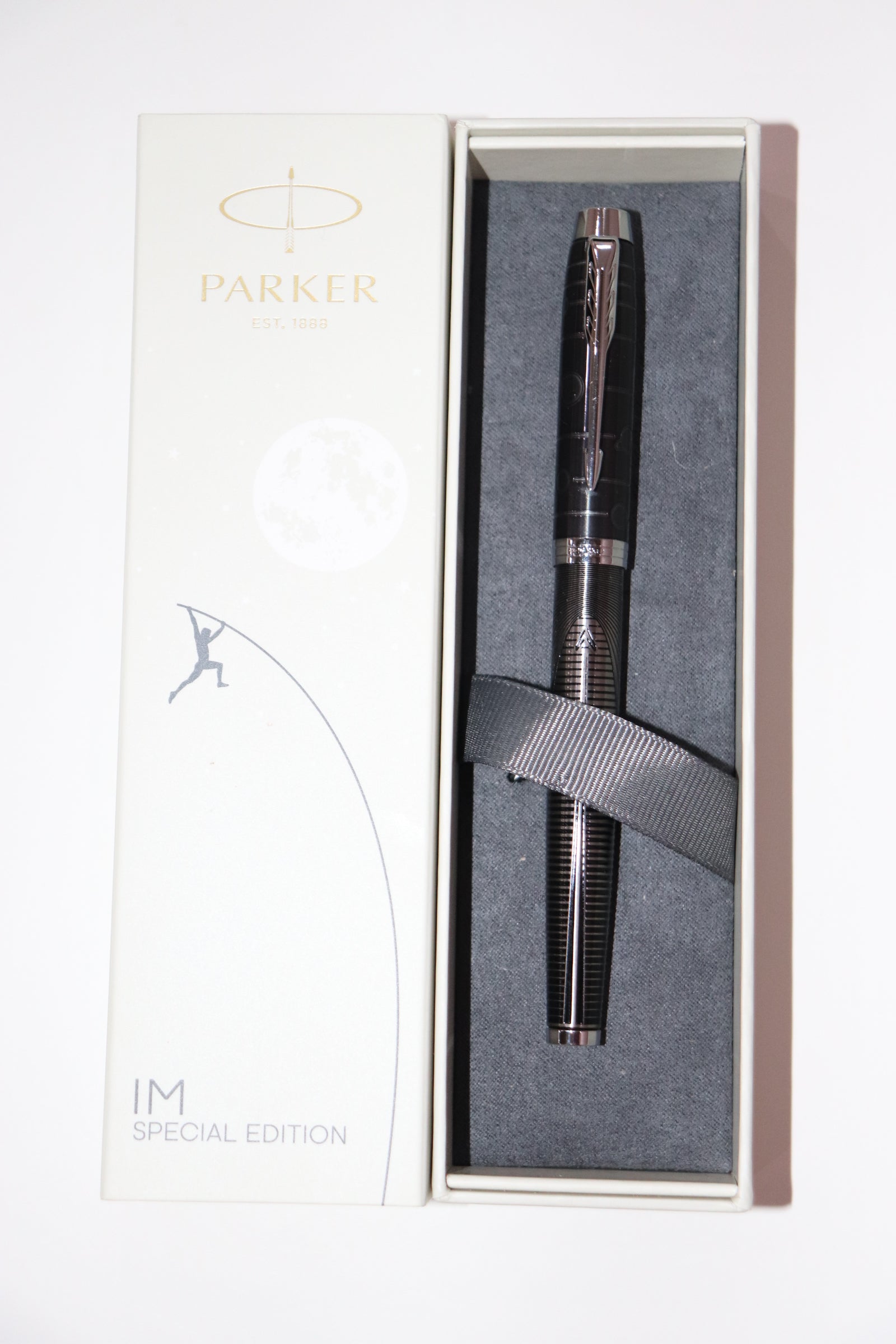 Parker 万年筆 ブラック シルバー メタル Parker IM Special Edition Metallic Pursuit Fountain Pen – LUCKY
