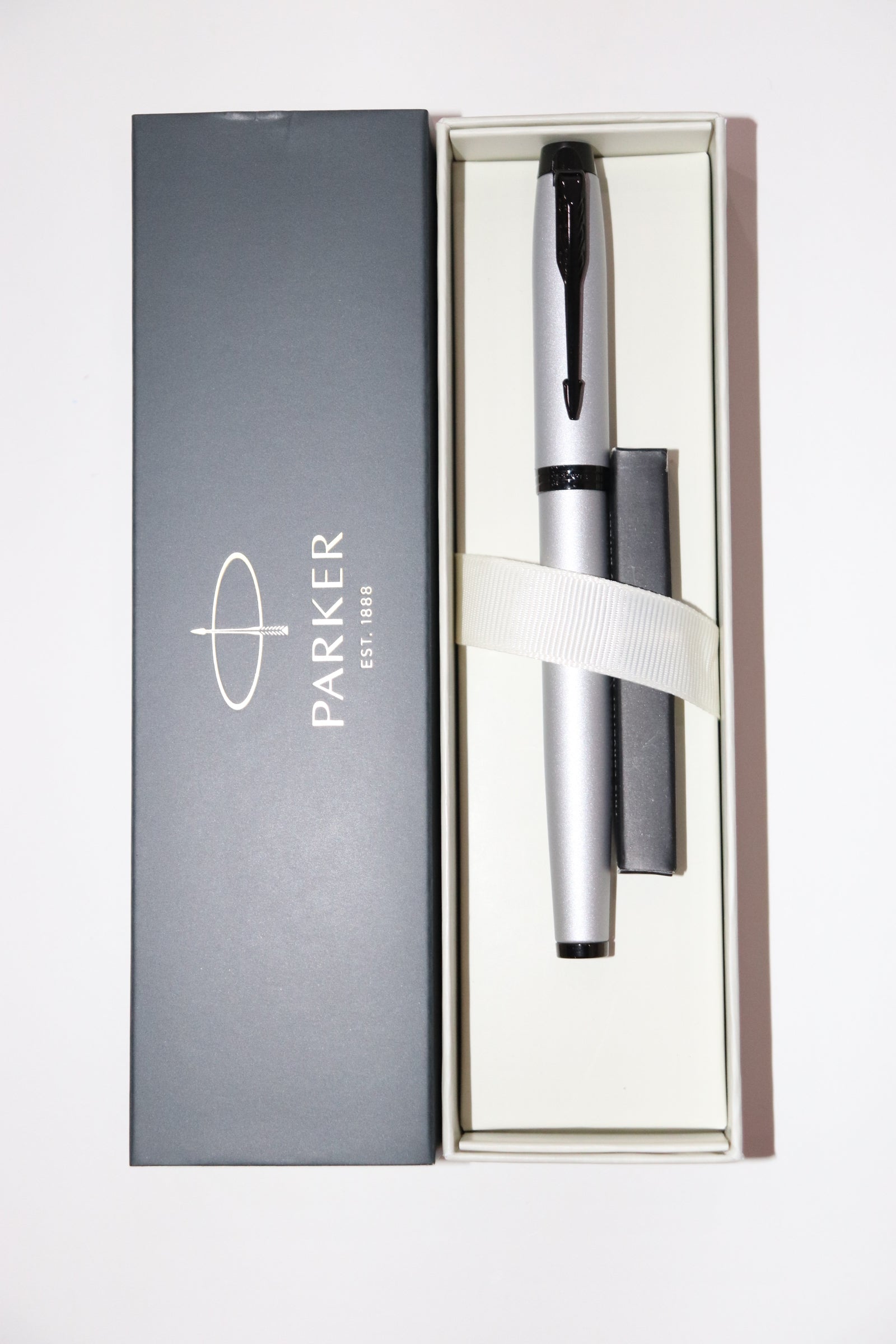 Parker IM Monochrome Matte Grey Black Trim Fountain Pen