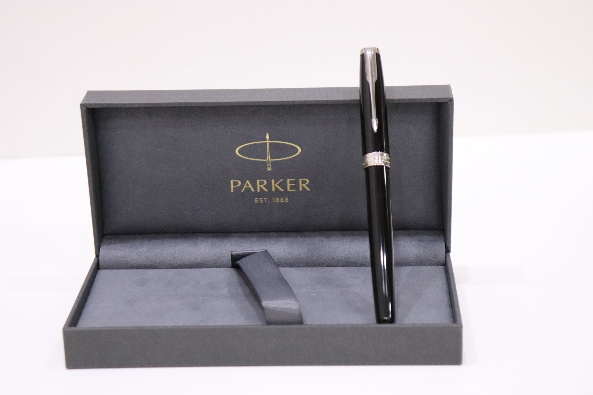 Parker Sonnet Black Lacquer Chrome Trim Fountain Pen