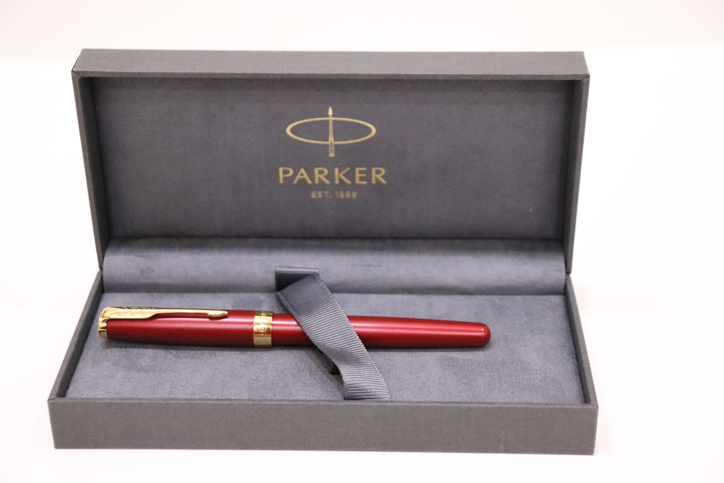 Parker Sonnet Intense Red Gold Trim Fountain Pen