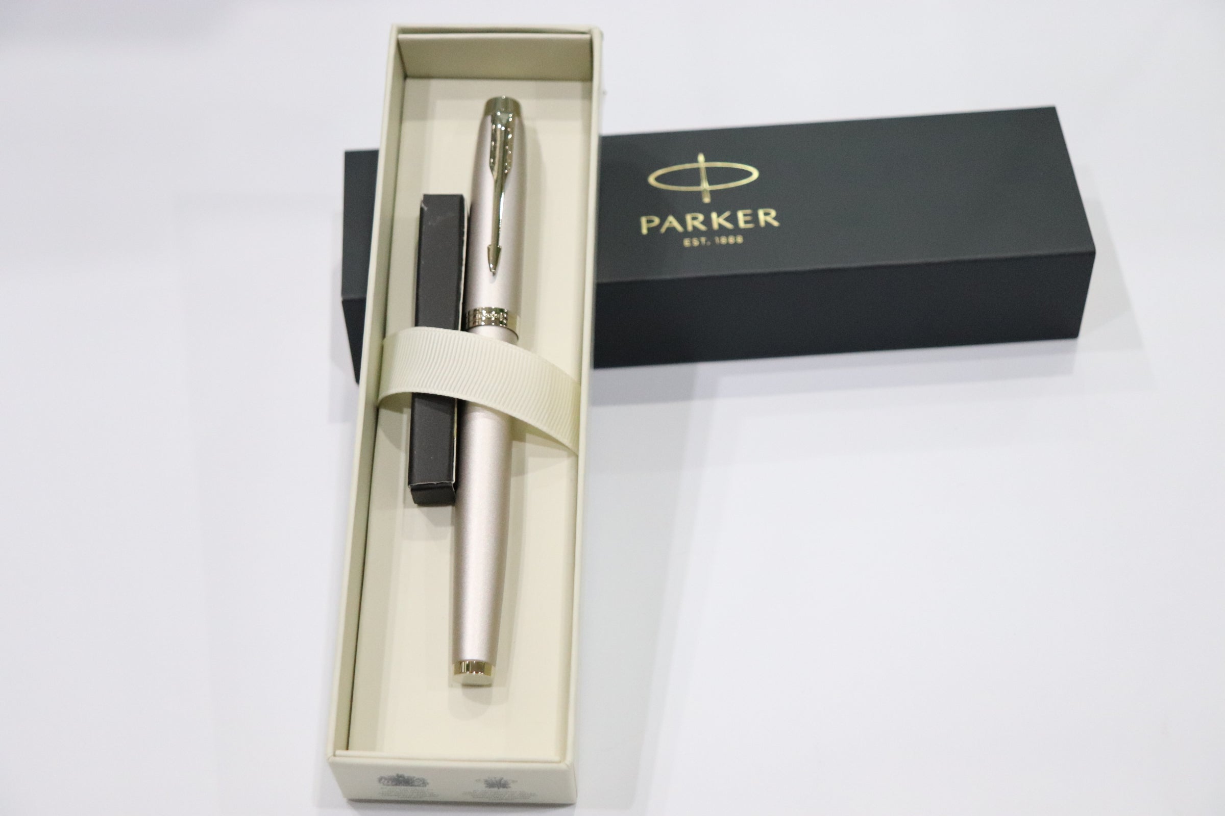 Parker IM Monochrome Champagne Fountain Pen
