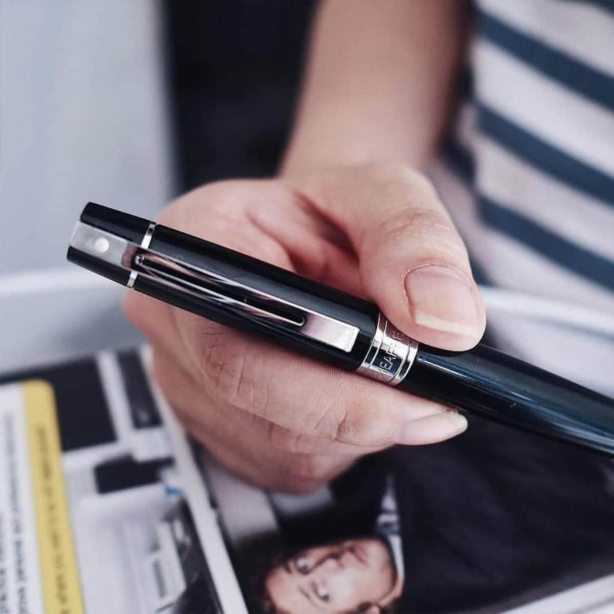 Sheaffer Gift Collection 300 – 9312 Glossy Black Chrome Trim Ballpoint Pen