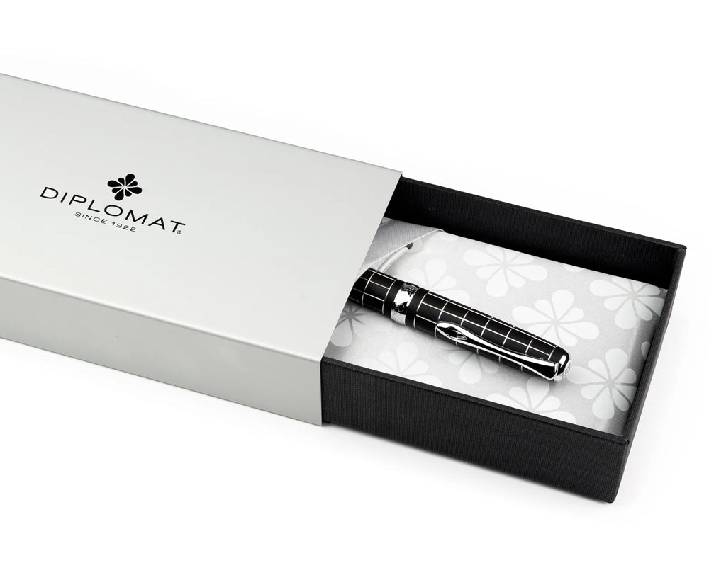Diplomat Excellence A Plus Rhomb Guilloche Lapis Black Fountain Pen