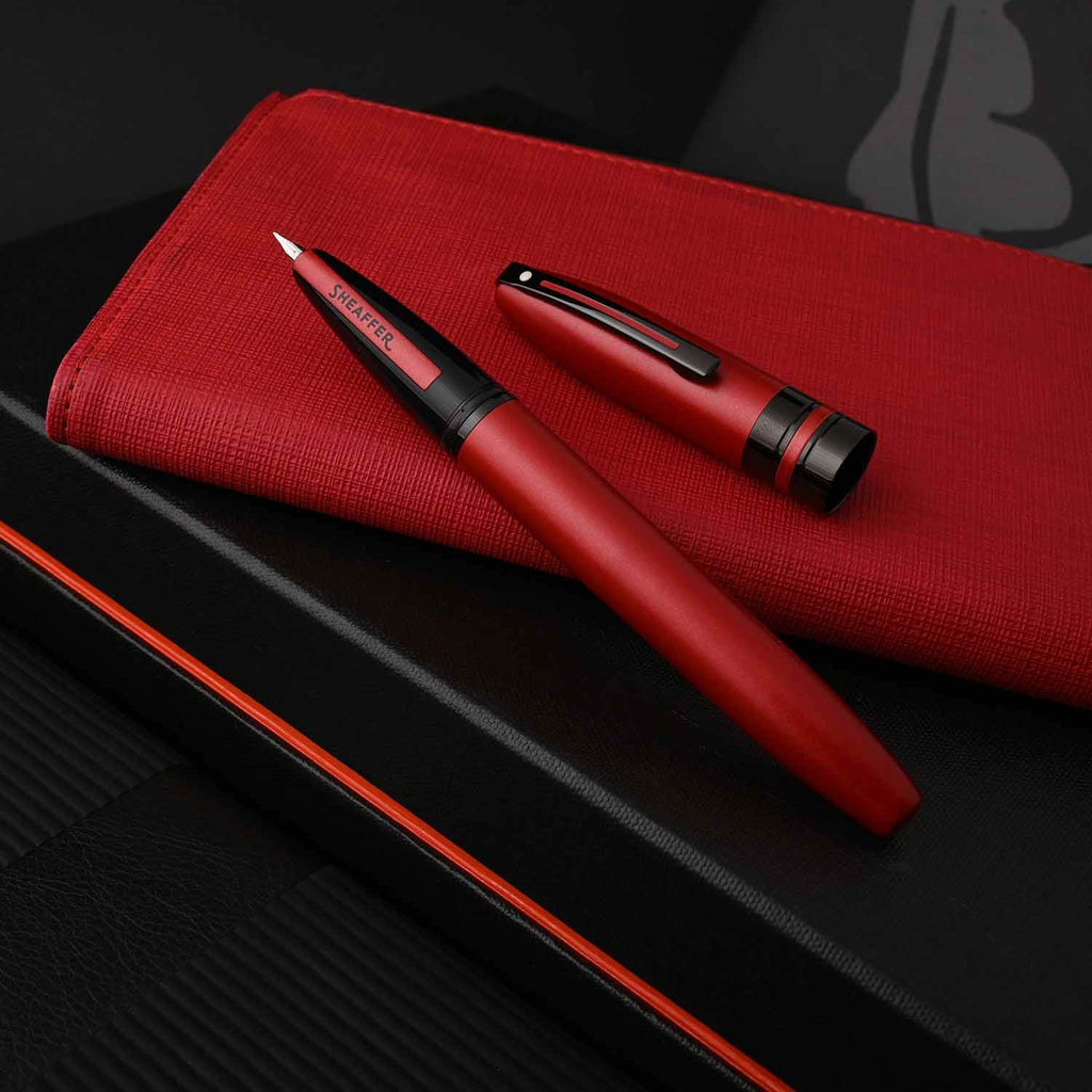 Sheaffer Icon 9111 – Matte Red With Glossy Black PVD Trim Fountain Pen