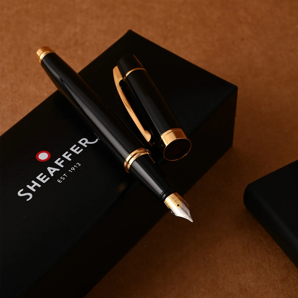 Sheaffer Gift Collection 300 – 9325 Glossy Black Gold Tone Trim Fountain Pen