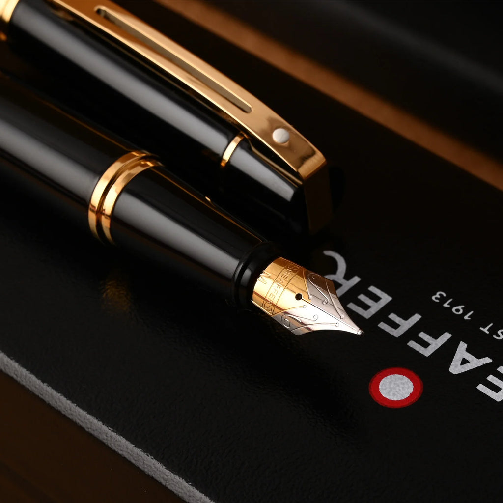 Sheaffer Gift Collection 300 – 9325 Glossy Black Gold Tone Trim Fountain Pen