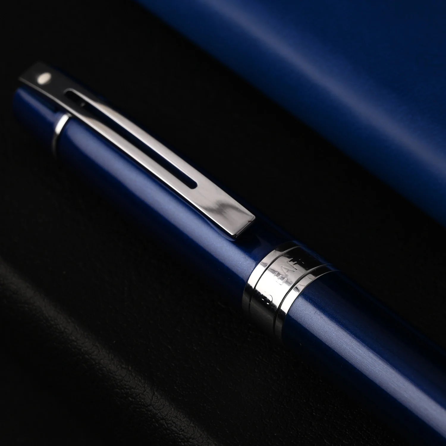 Sheaffer Gift Collection 300 – 9341 Blue Lacquer Chrome Trim Fountain Pen