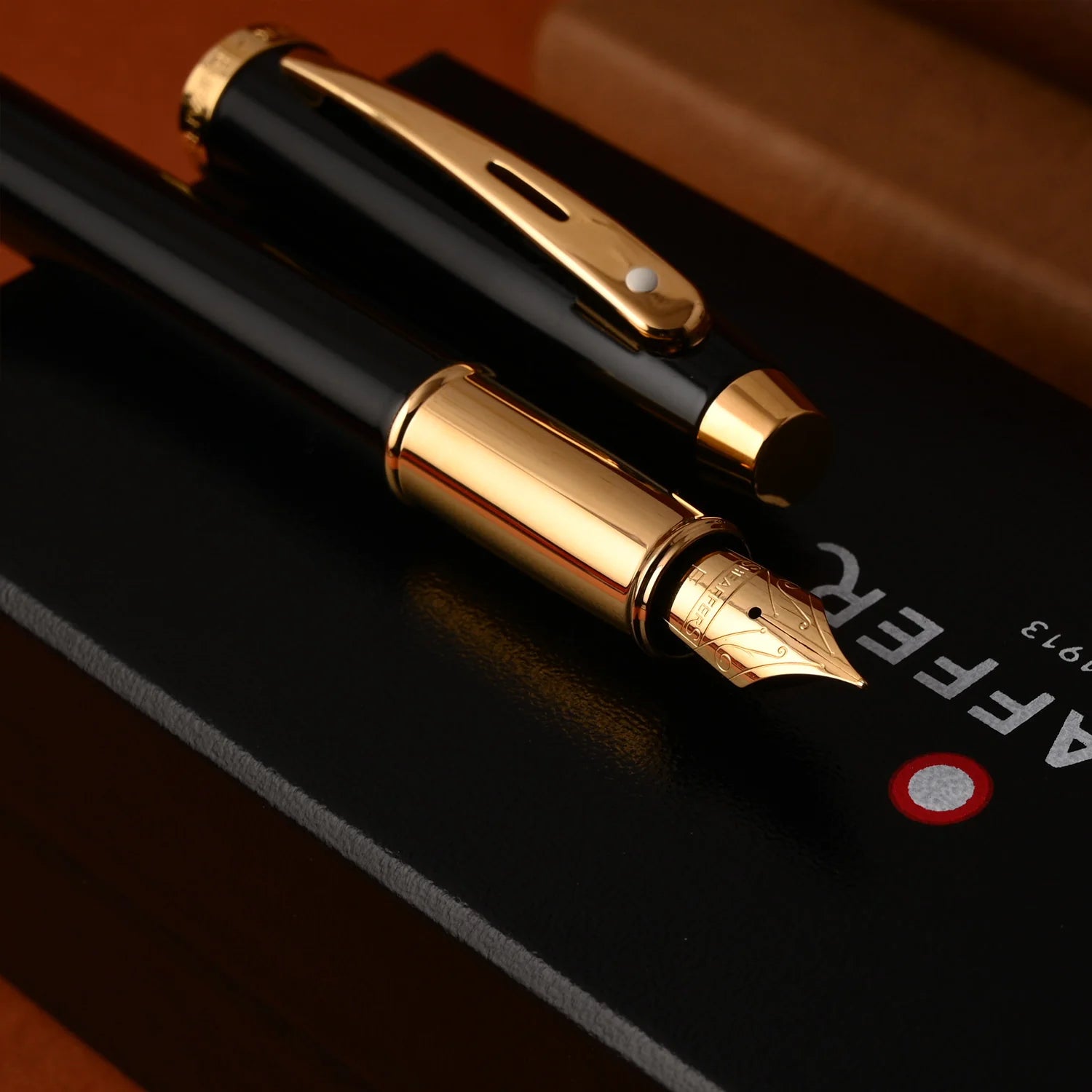Sheaffer Gift Collection 100 – 9322 Fountain Pen | Glossy Black with Gold Trim