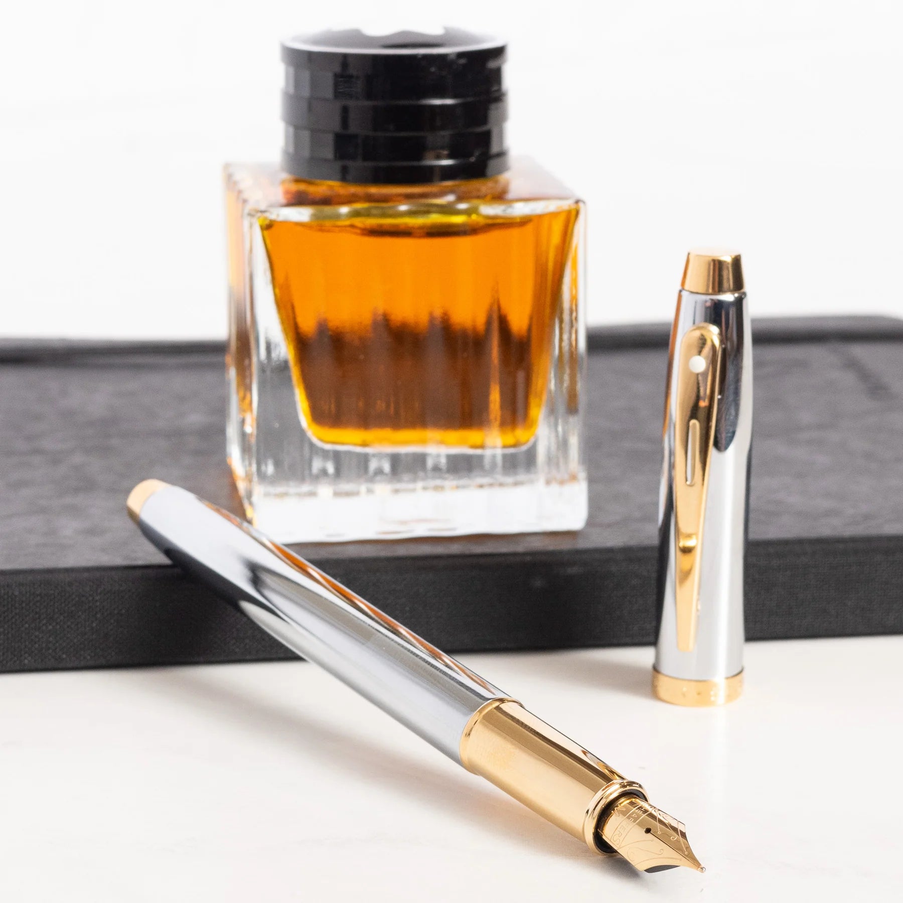 Sheaffer Gift Collection 100 – 9340 Fountain Pen | Chrome with Gold Plated Trim